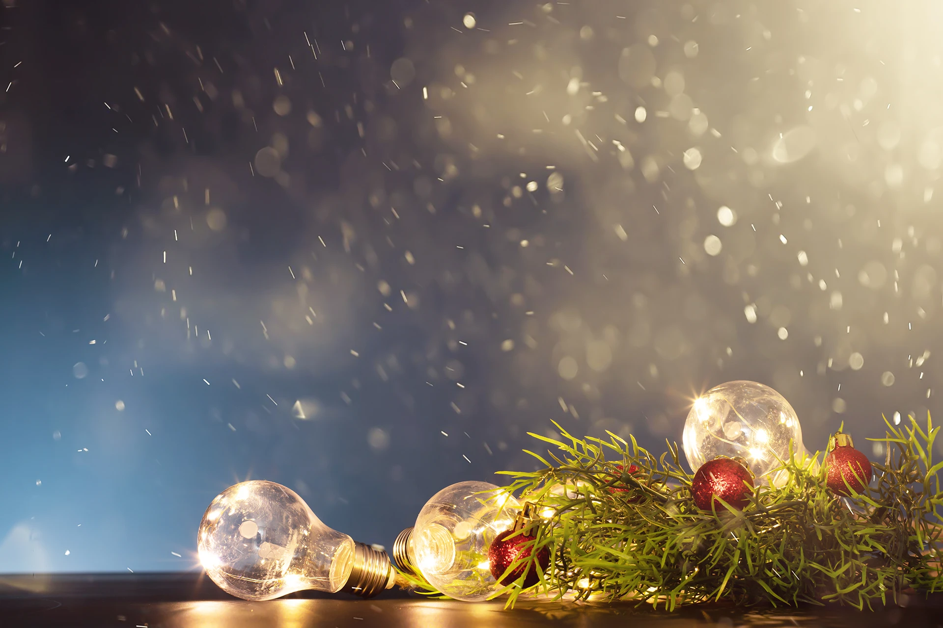 fond de noel avec lumières de noel et branche de sapin
